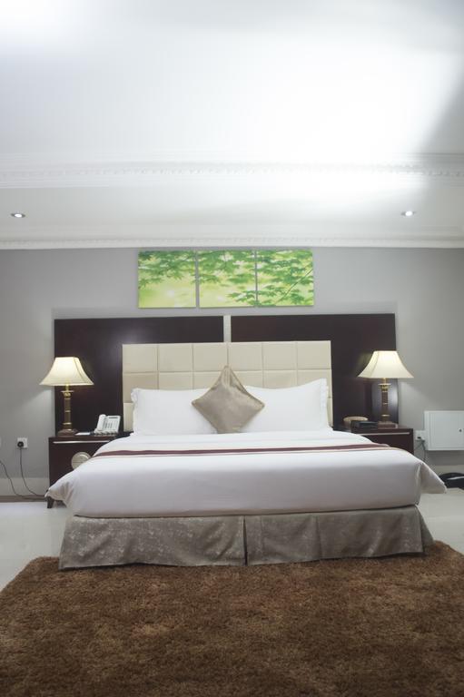Grandbee Suites Ikeja Εξωτερικό φωτογραφία