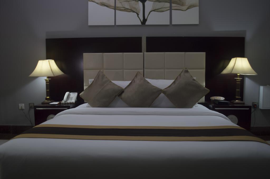 Grandbee Suites Ikeja Εξωτερικό φωτογραφία